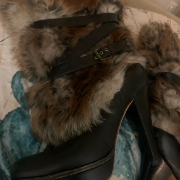 Ugg Foxley Gorgeous size 9 black platform fur boots - Picture 8 of 12